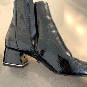 Black short boot Aldo